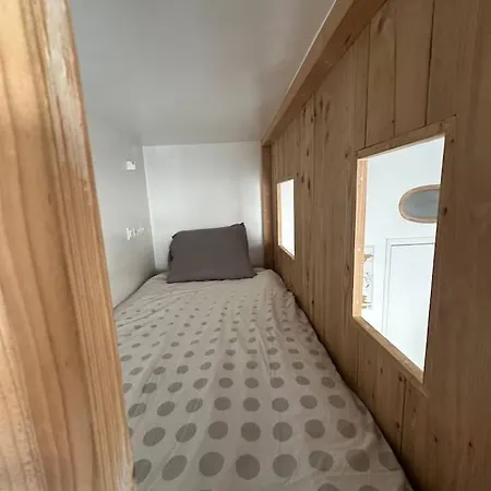 Spacious Flat & Garden | 18th Apartment *