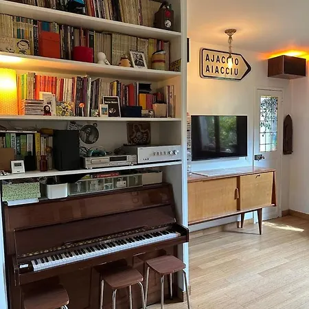 Spacious Flat & Garden | 18th Apartment *